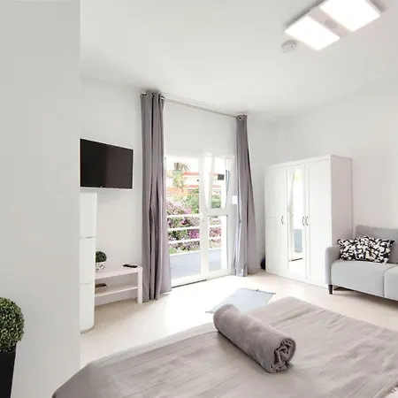 Fantastico-4-top-studio-mit-terrasse-und-balkon-in-zentrum-von-puerto-de-la-cruz-teneriffa